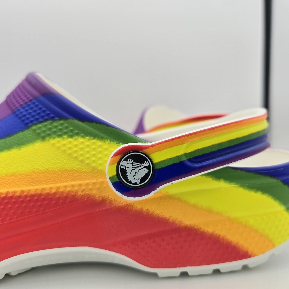 NWT Crocs Classic Rainbow Dye Clogs, Men's 10 / Women's 12 ~ Pride Sandals ~ - Picture 6 of 16